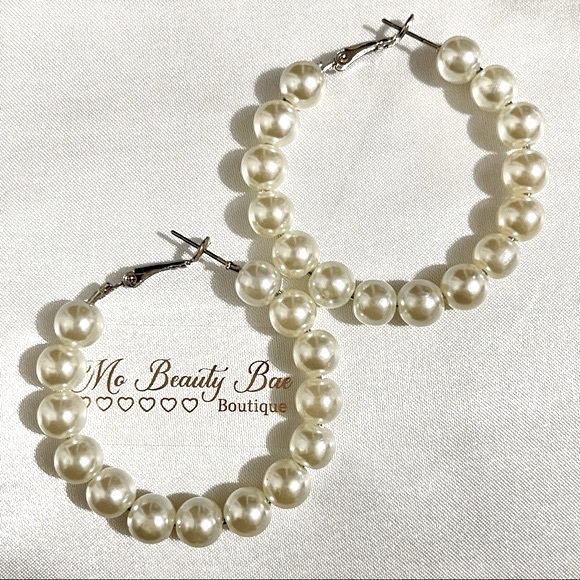 Small Pearl Hoop Earrings - Picture 4 of 6